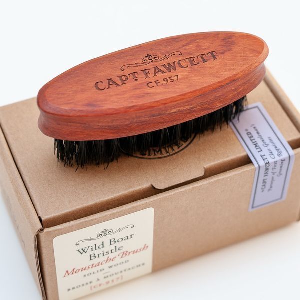 Щетка для бороды из щетины дикого кабана Captain Fawcett WILD BOAR - Moustache Brush F5569 фото